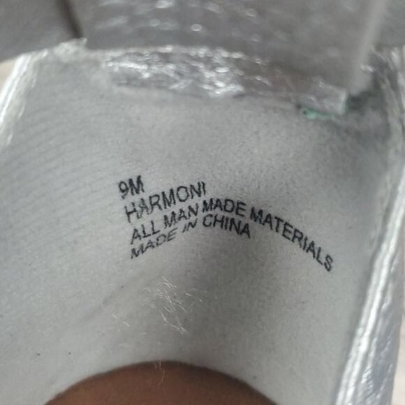 Charming Charlie Silver metallic wedge espadrilles Womens Size 9 - Picture 8 of 8